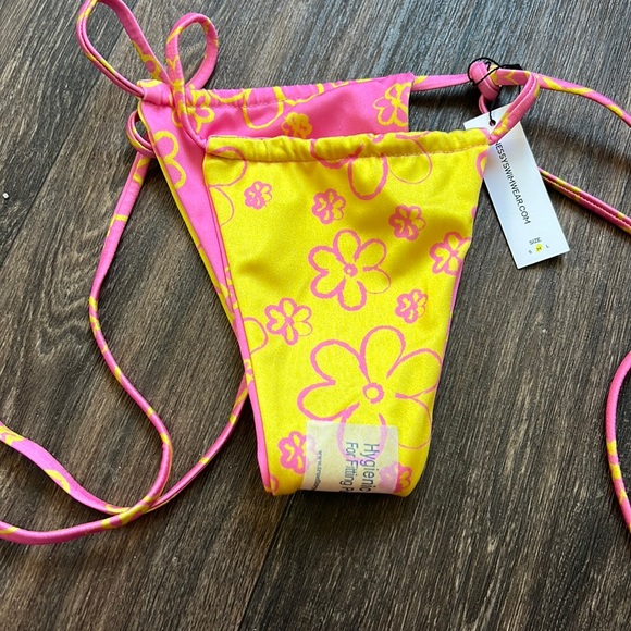 Nessy Swimwear Floral Reversibile Print Bottom - Picture 5 of 6